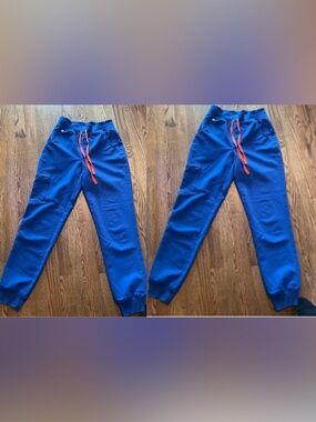 Two pair FIGS Zamora Jogger Women’s Xsmall